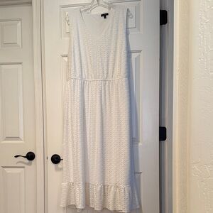 Elegant Ivory Sleeveless Dress